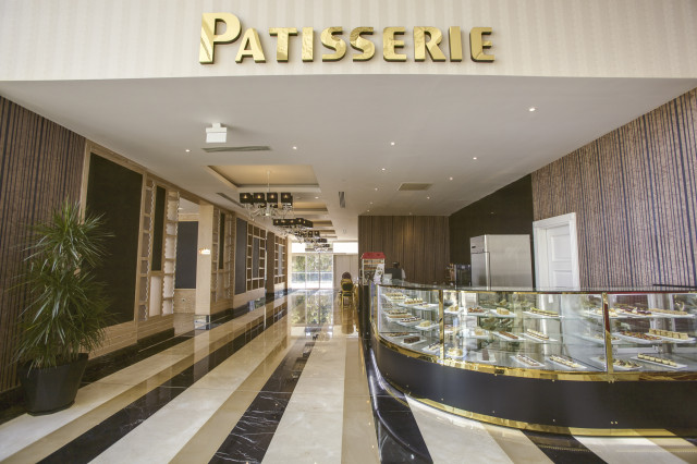 Azura Deluxe Resort & Spa (Photo 6)