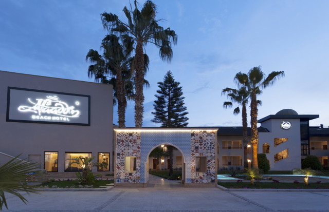 Alaaddin Beach - aussenansicht nacht (Photo 2)