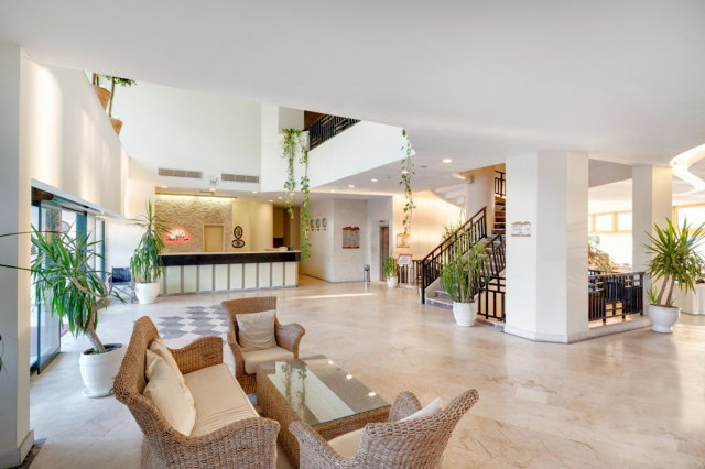 Golden Lotus - lobby (Photo 3)