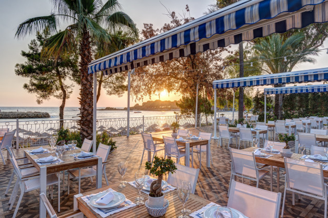 Rubi Platinum Spa Resort & Suites - restaurant (Photo 4)