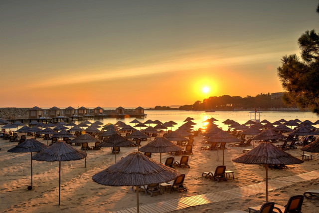 Rubi Platinum Spa Resort & Suites - strand (Photo 6)