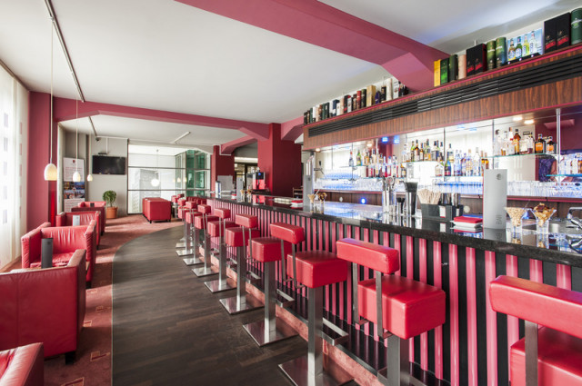 AZIMUT Hotel Cologne - bar (Photo 1)