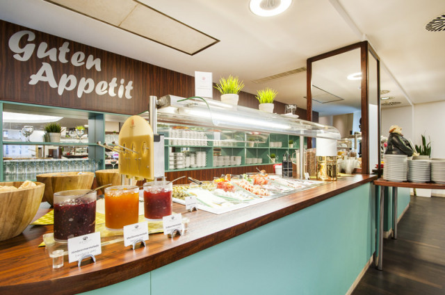 AZIMUT Hotel Cologne - buffet (Photo 2)