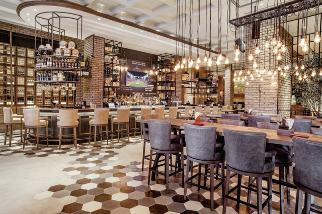 Amwaj Rotana - Jumeirah Beach Residence - bar (Photo 2)