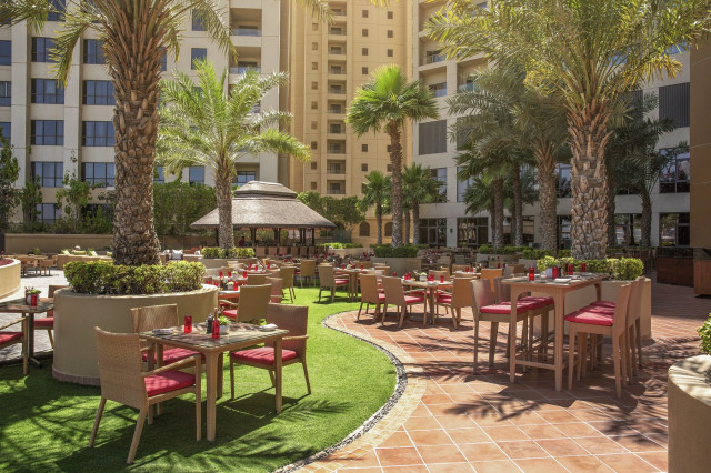Amwaj Rotana - Jumeirah Beach Residence - restaurant terrasse (Photo 7)