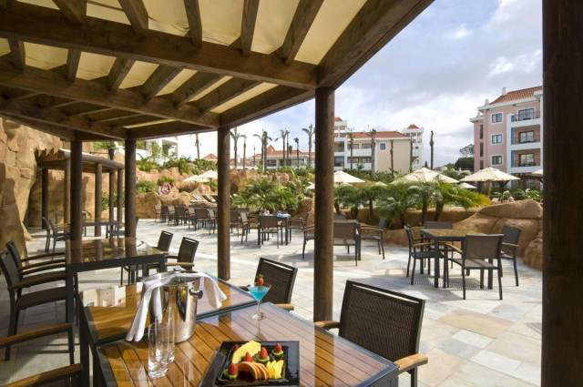 Hilton Vilamoura As Cascatas Golf Resort & Spa - restaurant (Photo 4)