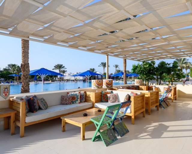 Desert Rose Resort - poolbar (Photo 3)